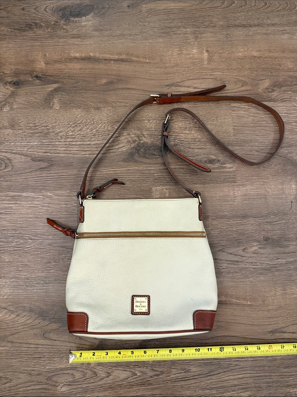 Dooney & Bourke Pebble Grain Katie crossbody bag Cream leather vintage
